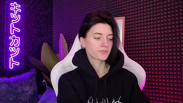 roxy riot  online show from March 11, 4:43 am