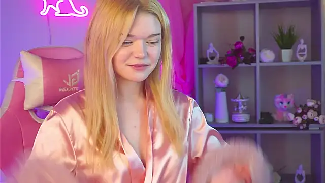 AdeleCartier online show from March 23, 7:09 am