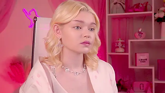AdeleCartier online show from May 26, 5:58 am