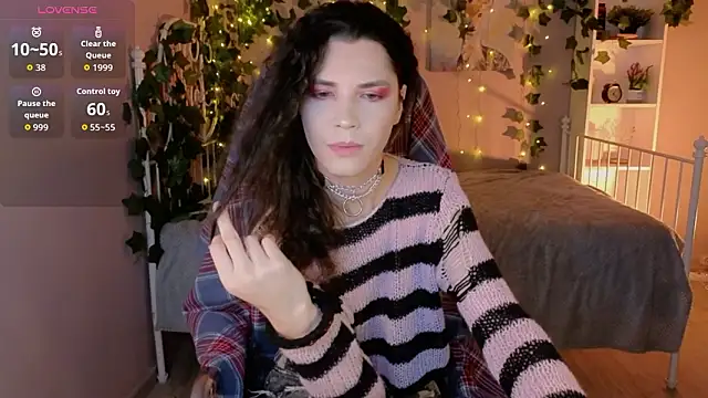 Snapshot of DamienLake chatting on February 5, 8:35 pm DamienLake online show from February 5, 8:35 pm