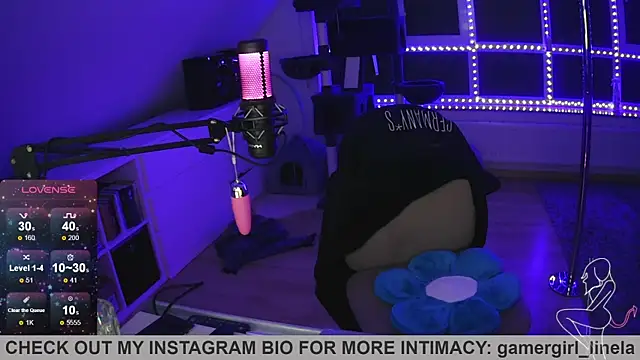 Snapshot of Gamergirl-Linela chatting on October 21, 10:32 pm Gamergirl-Linela online show from October 21, 10:32 pm