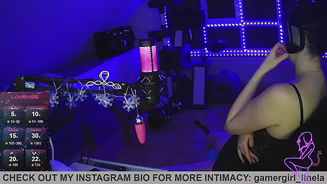 Snapshot of Gamergirl-Linela chatting on November 11, 5:40 am Gamergirl-Linela online show from November 11, 5:40 am