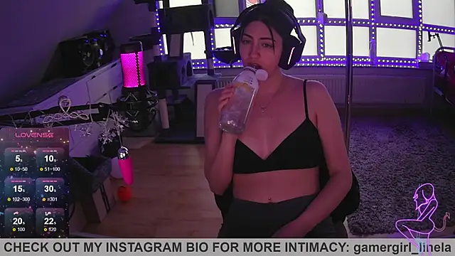 Snapshot of Gamergirl-Linela chatting on November 16, 2:22 pm Gamergirl-Linela online show from November 16, 2:22 pm