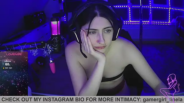 Snapshot of Gamergirl-Linela chatting on November 20, 3:28 am Gamergirl-Linela online show from November 20, 3:28 am