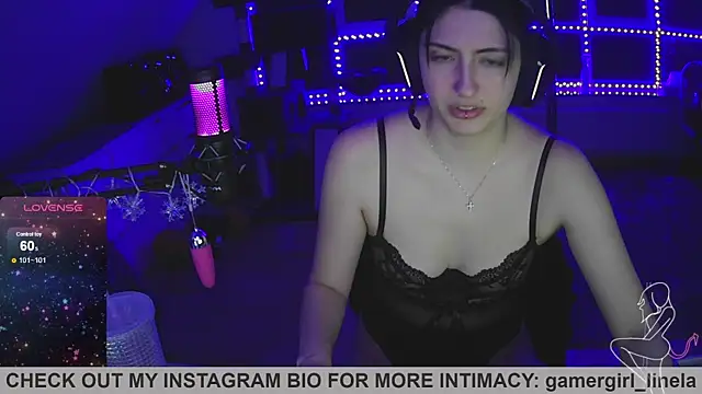 Snapshot of Gamergirl-Linela chatting on November 21, 3:38 am Gamergirl-Linela online show from November 21, 3:38 am