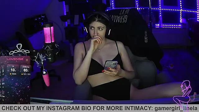 Snapshot of Gamergirl-Linela chatting on December 2, 5:52 pm Gamergirl-Linela online show from December 2, 5:52 pm