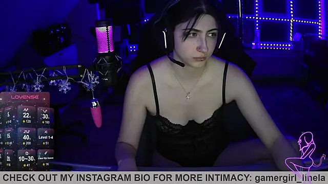 Snapshot of Gamergirl-Linela chatting on December 4, 4:11 am Gamergirl-Linela online show from December 4, 4:11 am