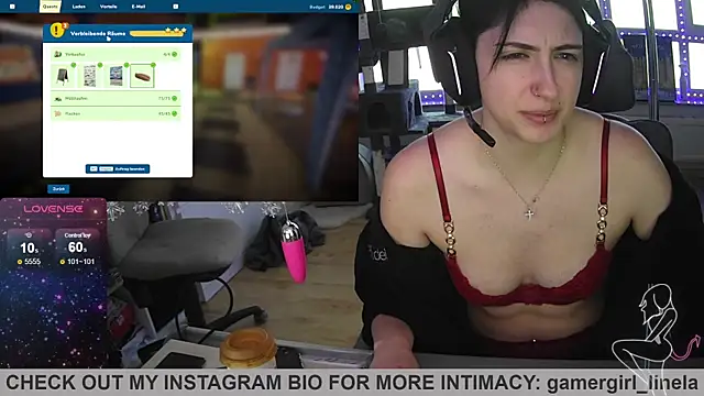 Snapshot of Gamergirl-Linela chatting on December 16, 8:30 am Gamergirl-Linela online show from December 16, 8:30 am