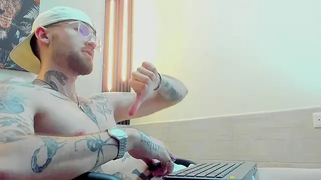 Luke davis01 online show from February 13, 3:46 pm