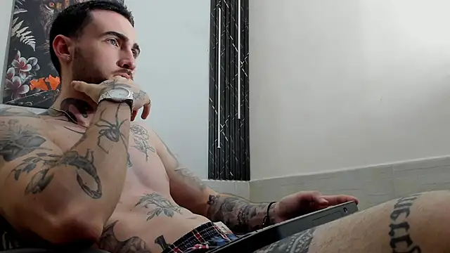 Luke davis01 online show from February 20, 4:57 pm