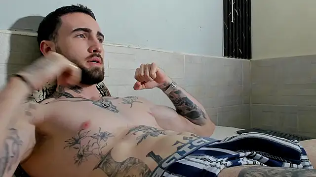 Luke davis01 online show from February 21, 4:48 pm