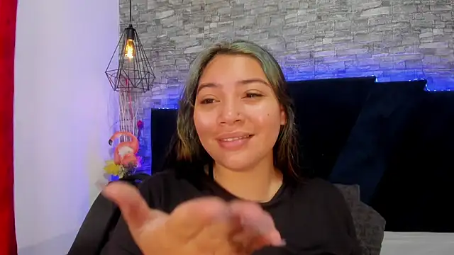 Sophia Brunett online show from April 1, 11:33 am