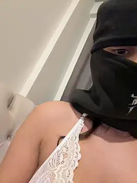 Snapshot of perinin50tonu chatting on February 25, 12:14 am perinin50tonu online show from February 25, 12:14 am