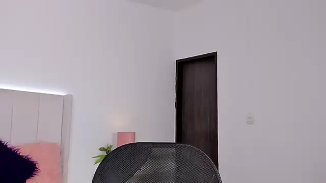 Mirandaa Rogers online show from December 14, 2:44 pm