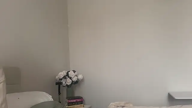 skyejde online show from October 31, 9:32 am