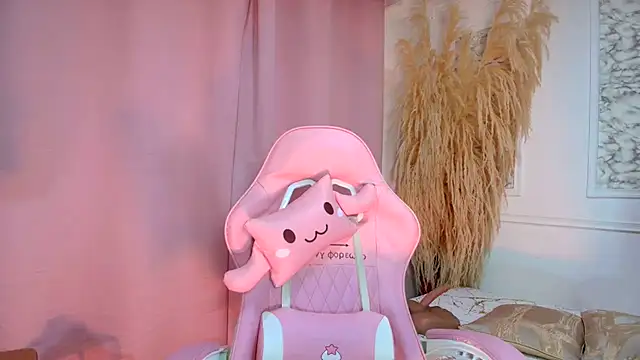 Danella houston online show from April 5, 8:06 pm