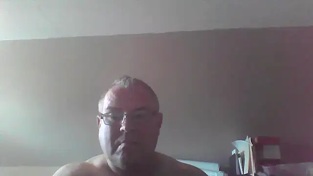 Snapshot of mkestr69 chatting on October 2, 5:20 pm mkestr69 online show from October 2, 5:20 pm