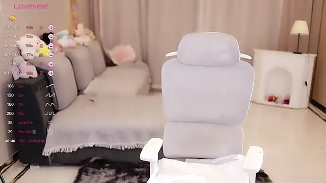 Moonccoi online show from February 18, 9:20 pm