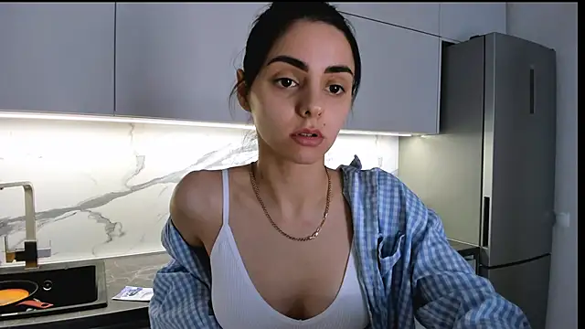 EmiliaZen online show from February 7, 5:51 pm