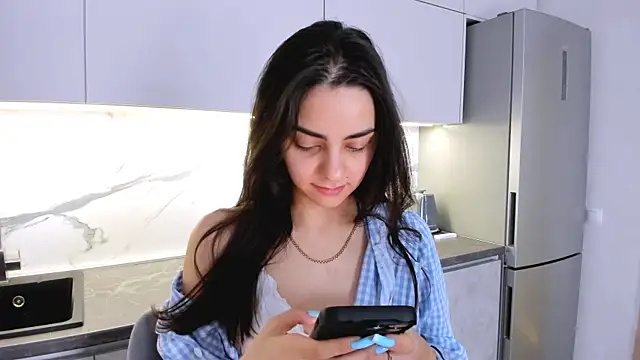 EmiliaZen online show from March 5, 1:17 pm