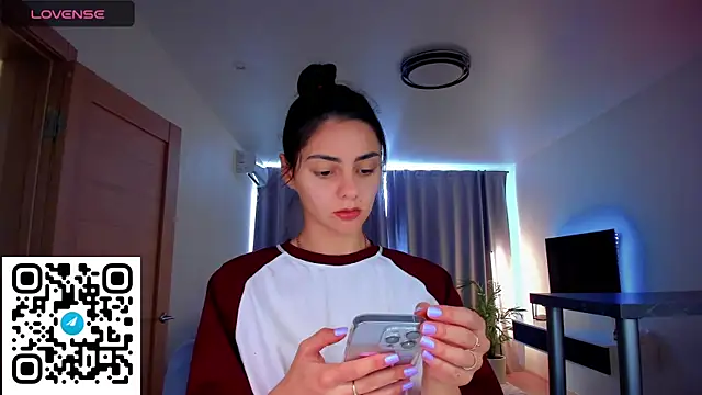 EmiliaZen online show from September 17, 1:02 pm