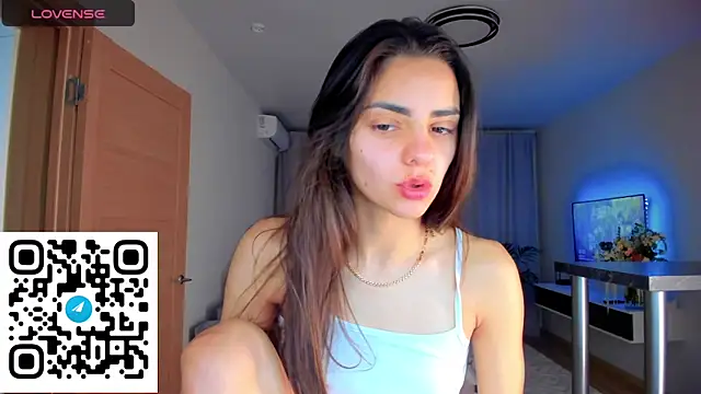 EmiliaZen online show from October 27, 5:39 pm