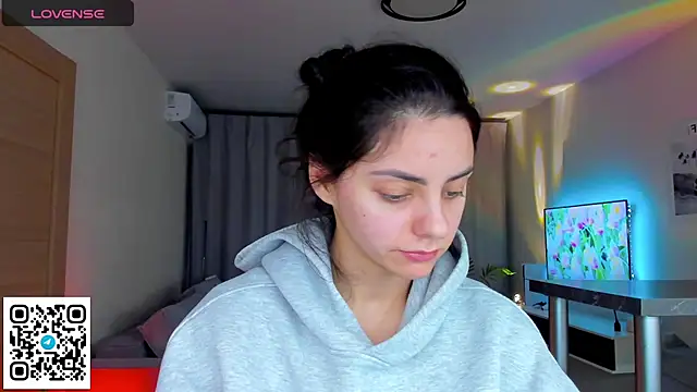 EmiliaZen online show from April 10, 4:33 pm