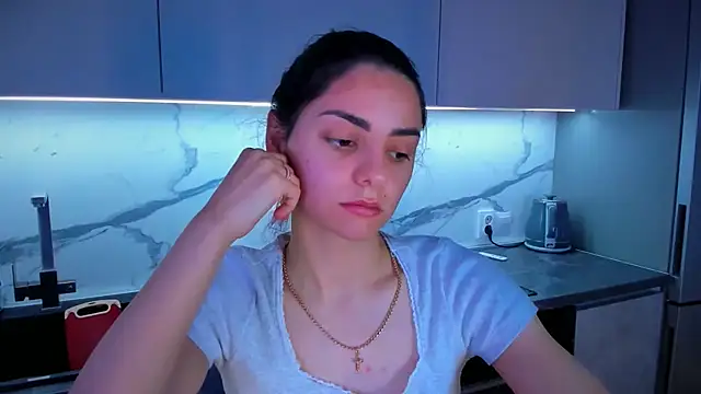 Snapshot of EmiliaZen chatting on June 22, 3:42 pm EmiliaZen online show from June 22, 3:42 pm