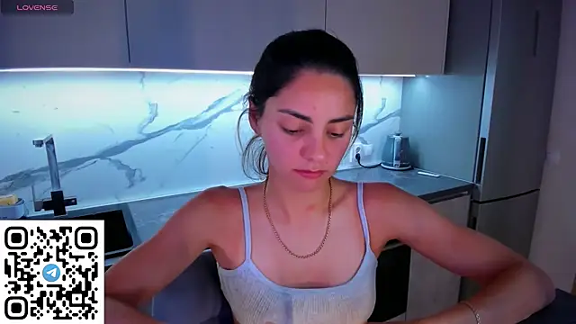 Snapshot of EmiliaZen chatting on July 18, 4:22 pm EmiliaZen online show from July 18, 4:22 pm