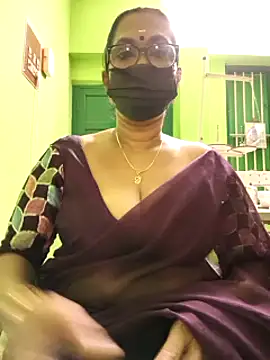 Snapshot of niiveditha chatting on February 24, 6:27 am niiveditha online show from February 24, 6:27 am