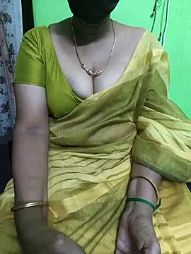 Snapshot of niiveditha chatting on March 18, 10:03 am niiveditha online show from March 18, 10:03 am