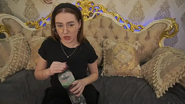 DivineJass online show from March 6, 1:05 am