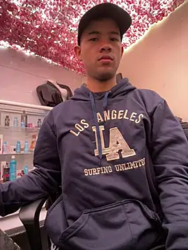 Snapshot of Twink_X chatting on February 9, 4:29 pm Twink X online show from February 9, 4:29 pm