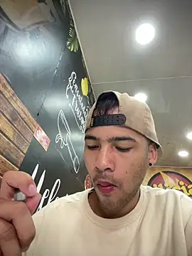 Snapshot of Twink_X chatting on February 15, 9:37 pm Twink X online show from February 15, 9:37 pm