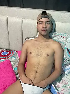 Snapshot of Twink_X chatting on February 16, 4:21 pm Twink X online show from February 16, 4:21 pm