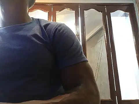 Snapshot of LiamRivers_ chatting on February 17, 6:36 pm LiamRivers online show from February 17, 6:36 pm