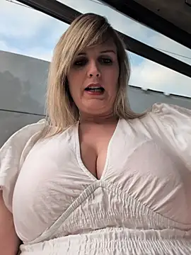 Sexybiene969 online show from April 15, 4:14 pm