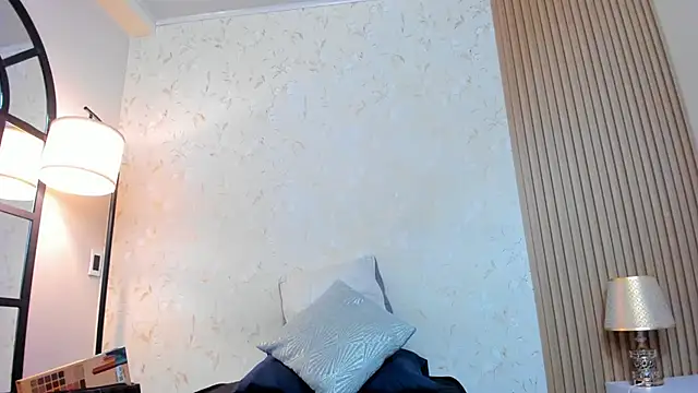 scarlet edwars online show from January 17, 6:11 pm