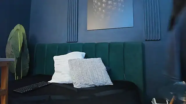 scarlet edwars online show from April 5, 12:13 pm