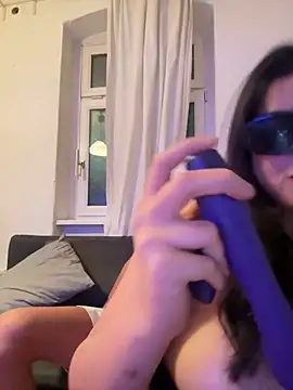 ArabTitsLeyla online show from February 8, 8:32 pm