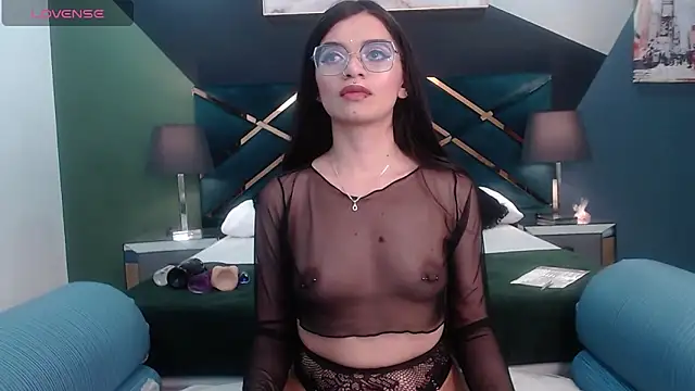 Snapshot of Emerald_gh chatting on February 11, 2:57 am Emerald gh online show from February 11, 2:57 am