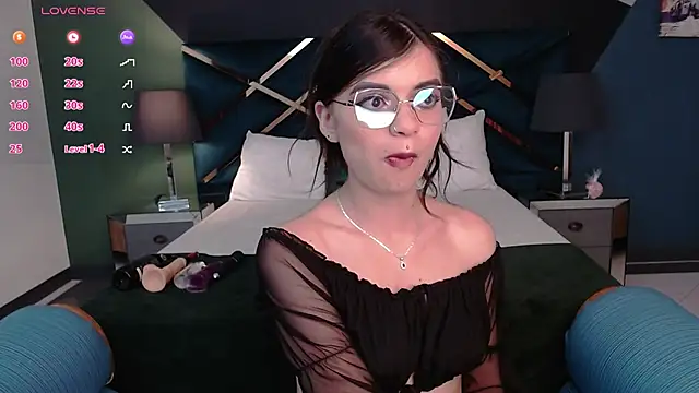 Snapshot of Emerald_gh chatting on February 15, 4:03 am Emerald gh online show from February 15, 4:03 am