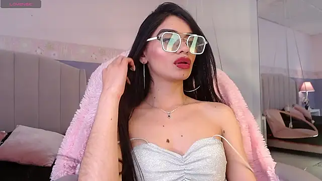 Snapshot of Emerald_gh chatting on November 26, 5:19 am Emerald gh online show from November 26, 5:19 am