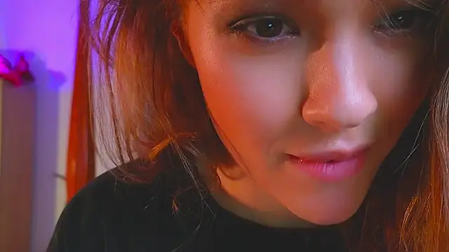 Snapshot of DemiDee chatting on December 10, 2:39 pm DemiDee online show from December 10, 2:39 pm