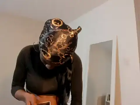 enyelsalas2 online show from March 21, 1:24 am