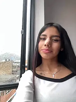 Snapshot of Laura-Khalifa chatting on February 13, 9:06 pm Laura-Khalifa online show from February 13, 9:06 pm