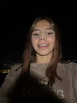Snapshot of Laura-Khalifa chatting on February 20, 5:23 am Laura-Khalifa online show from February 20, 5:23 am