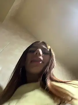 Snapshot of Laura-Khalifa chatting on February 22, 4:29 am Laura-Khalifa online show from February 22, 4:29 am