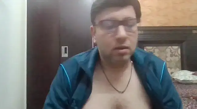 Snapshot of innocentboy1987 chatting on February 15, 8:11 am innocentboy1987 online show from February 15, 8:11 am