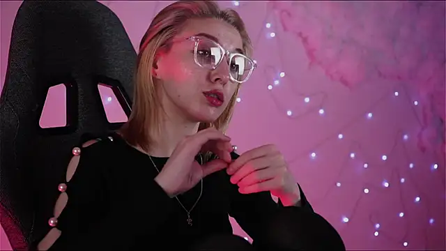 PhilippaAdamas online show from February 27, 8:50 am